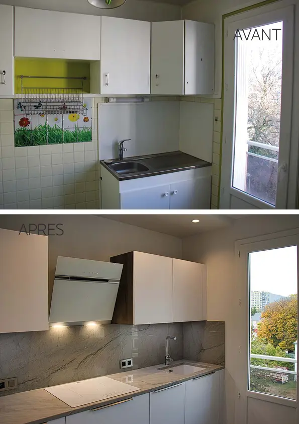 Photos avant et après cuisine avec évier, plaque de cuisson et hotte en blanc ; projet de rénovation par le studio Elles Interior Design.