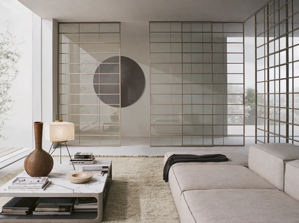 Portes coulissantes Rimadesio Soho, légères et transparentes, inspirées de l’Extrême-Orient, qui séparent et unissent les espaces avec des nervures délicates et un design géométrique contemporain.